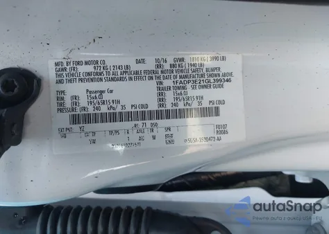 2016 Ford Focus S z USA, uszkodzony, nr VIN 1FADP3E21GL399346